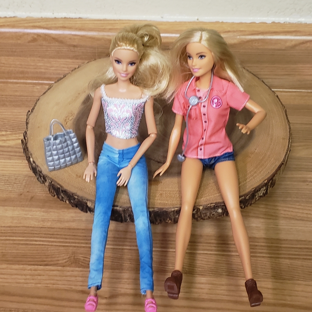 Barbie doll's